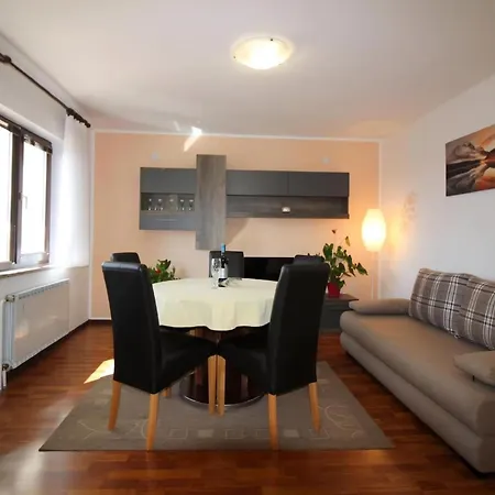 Milka Mit Schoener Grillterrasse Apartment Porec
