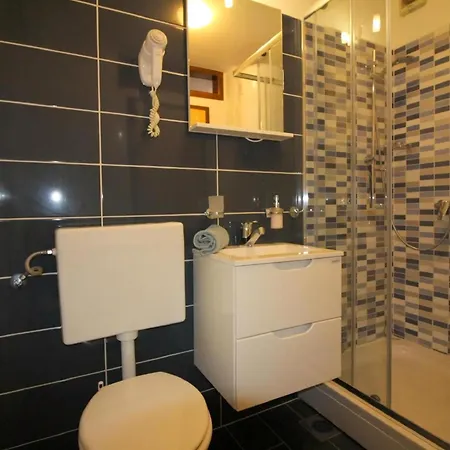 Apartment Milka Mit Schoener Grillterrasse Porec