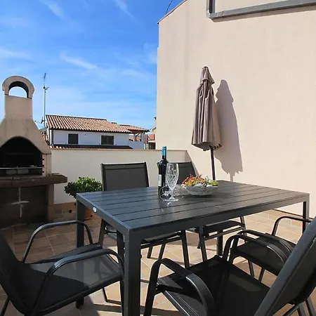 Apartment Milka Mit Schoener Grillterrasse *